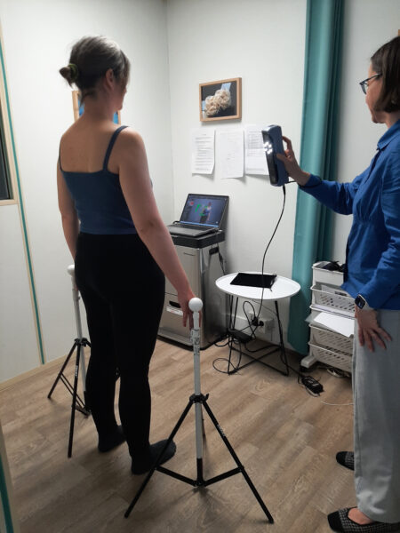 Séance de scan 3D corporel en vue de la réalisation d'un avatar ou d'un mannequin sur-mesure