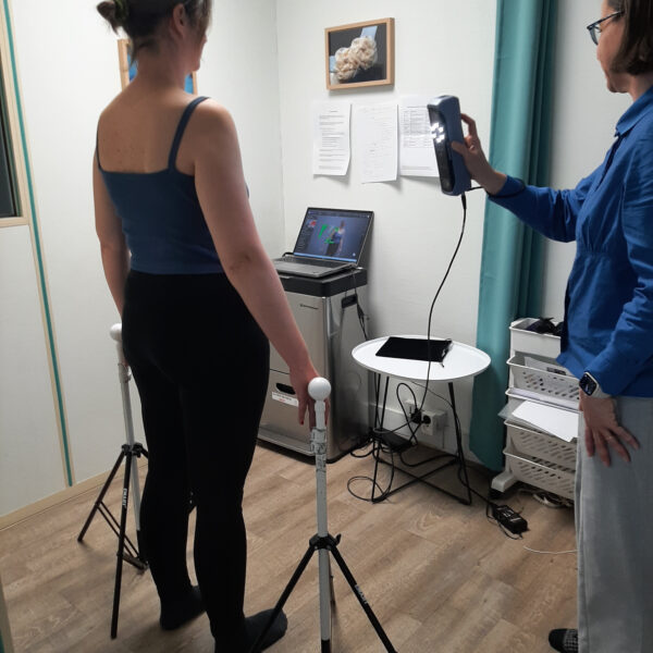 Séance de scan 3D corporel en vue de la réalisation d'un avatar ou d'un mannequin sur-mesure
